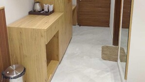Caja de seguridad en la habitación y sistema de insonorización 