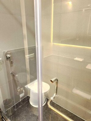 豪華雙人房, 花園景觀 | 客房內保險箱、隔音、熨斗/熨衣板、免費無線上網