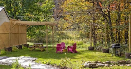 2BR Suite @Smuggs w/sauna, hot tub, arcade & river