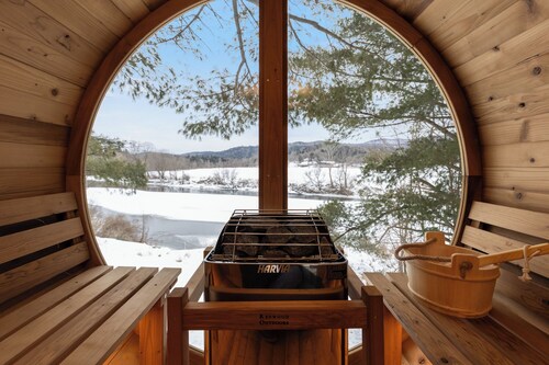 Designer Tiny House w/ Treehouse Sauna & Hot Tub by the River near Stowe