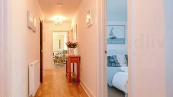 2 makuuhuonetta, silitysrauta/-lauta, ilmainen Wi-Fi, vuodevaatteet