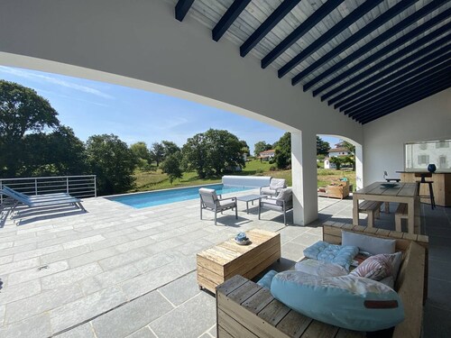Maison individuelle avec piscine et grand jardin, 6-8 pers, Urt