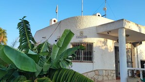 A building with a sign reading "CASA FANN" and a satellite dish on the roof.