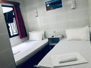 Triple Room | Free WiFi - KATHMANDU GUEST HOUSE (Kowloon)