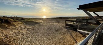 Studio apartment cabin, sleeps 4, sea-facing