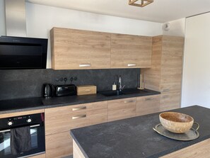 Kylskåp, ugn och diskmaskin