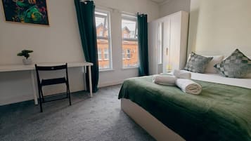 4 bedrooms, desk, iron/ironing board, free WiFi