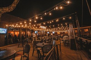 Outdoor dining - Queen's Gambit (Atlanta)