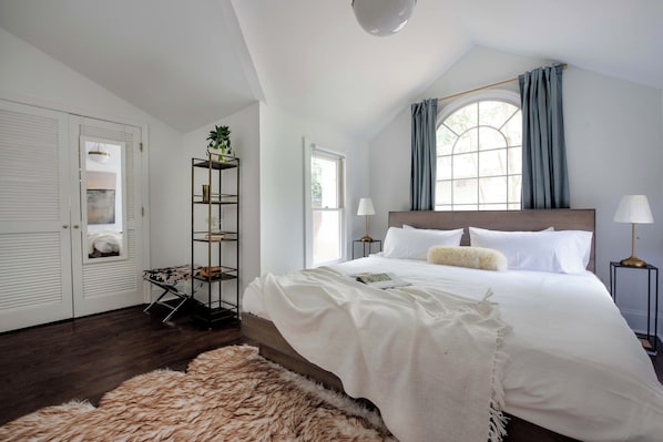 3 habitaciones, tabla de planchar con plancha, cuna de viaje y wifi