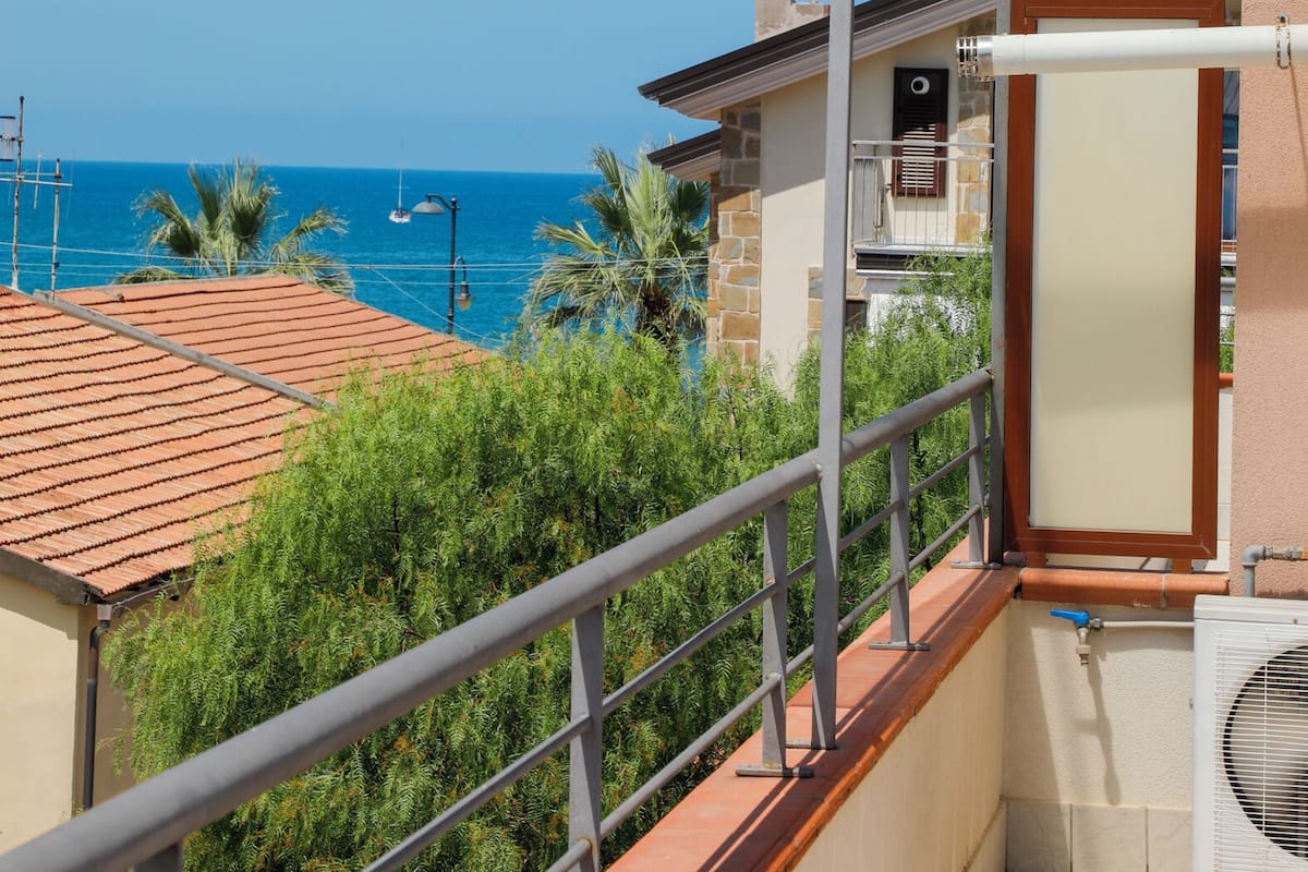 Kamar Standar, balkon, pemandangan laut | Meja kerja, Wi-Fi gratis, dan seprai linen