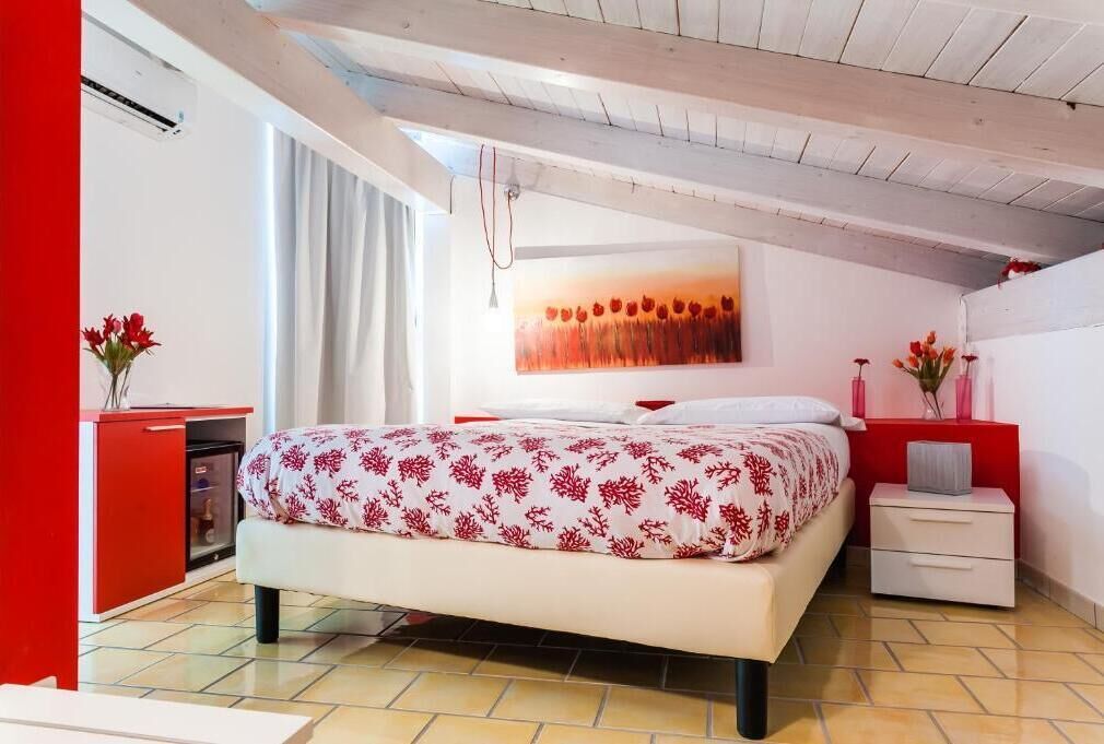Escritorio, wifi gratis y ropa de cama 