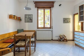 Apartment | Living area | TV - Classic style apartment  (Bologna)