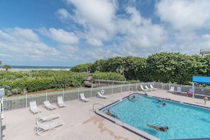 Pool - Cozy Beachfront Condo in Cape Canaveral (Cape Canaveral)