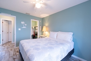 1 bedroom, iron/ironing board, WiFi, bed sheets - Cozy Beachfront Condo in Cape Canaveral (Cape Canaveral)
