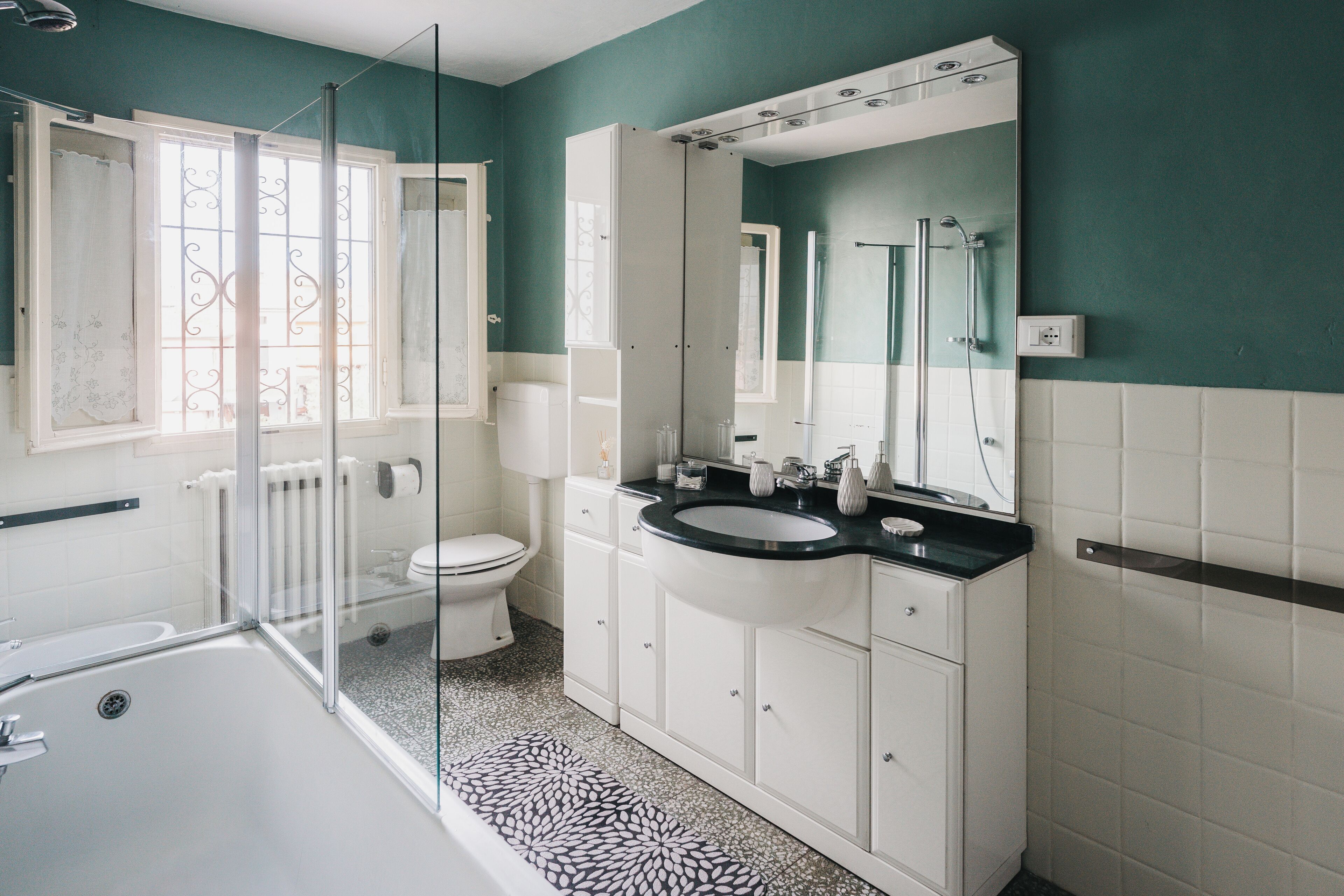 Dusche, kostenlose Toilettenartikel, Haartrockner, Bidet