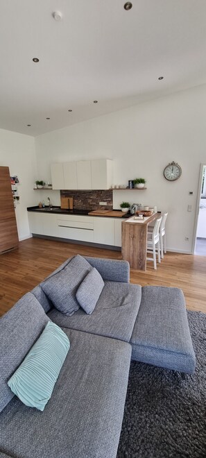 Smart-TV, Tischtennisplatte