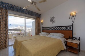 1 slaapkamer, een strijkplank/strijkijzer, beddengoed