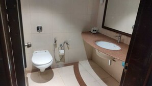 Superior Twin Room | Bathroom | Shower, rainfall showerhead, free toiletries, hair dryer (on request) - Luxera Hotels & Resorts  (New Delhi)