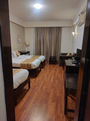 Superior Twin Room | Egyptian cotton sheets, premium bedding, down duvets, memory-foam beds - Luxera Hotels & Resorts  (New Delhi)