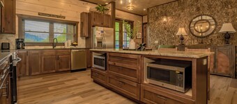 MtnSunrise: Indoor Pool, Mtn View, Theater, Games, Hot Tub, Wifi, S/Secluded