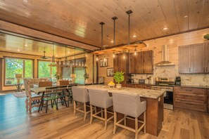 Fridge, microwave, oven, stovetop - GoldenSunriseRetreat: Indoor Pool*Mtn View*Theater*Games*Hot Tub*Wifi*S/Secluded (Gatlinburg)