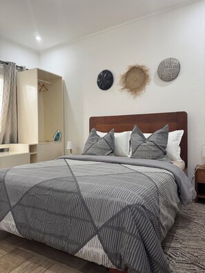 1 bedroom, in-room safe, desk, iron/ironing board - Urban Oasis with Terrace in the Heart of Brazzaville (Brazzaville)