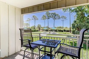 Property grounds - Luxury Updated Oceanfront condo at Ocean Dunes 2 BR Bikes & Beach Gear included (Hilton Head Island)
