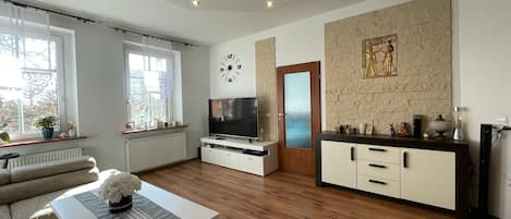 TV connectée, jeux vidéo, lecteur de DVD, chaîne hi-fi