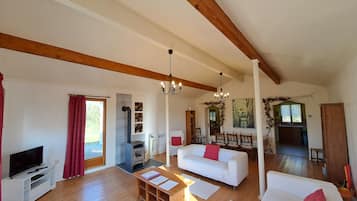 Smart-tv en een open haard