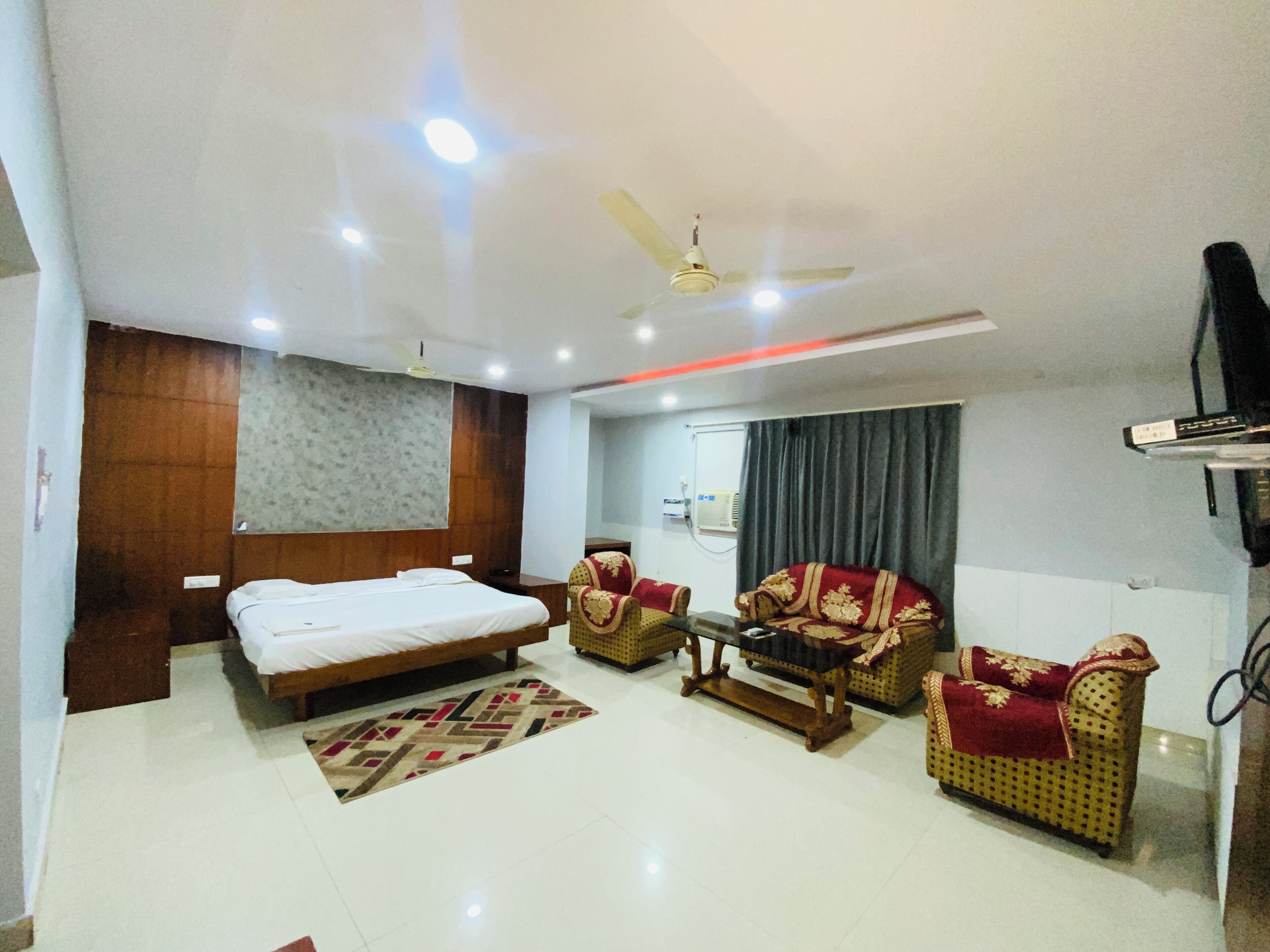 Suite superior | Escritorio, wifi gratis y ropa de cama 