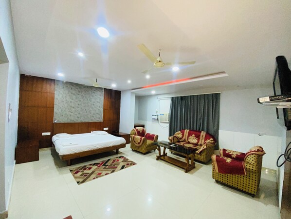 Suite Supérieure | Bureau, Wi-Fi gratuit, draps fournis