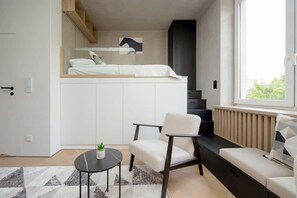 Desk, iron/ironing board, travel cot, WiFi - Stylish Studio in the Heart of Warsaw | Close to Lazienki Krolewskie Park (Warszawa)