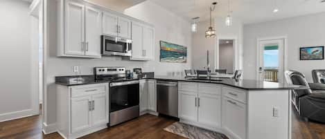Refrigerador, microondas, horno, placa de cocina