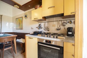 Frigorifero, microonde, forno, lavastoviglie