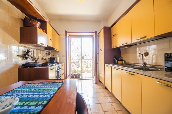 Frigorifero, microonde, forno, lavastoviglie