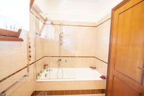 Shower, hair dryer, bidet - Luminous 2BR Family Apartment in Residential Area (Roma)