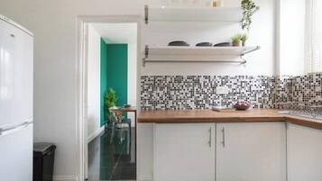 Microwave, oven, cookware/dishes/utensils, dining tables