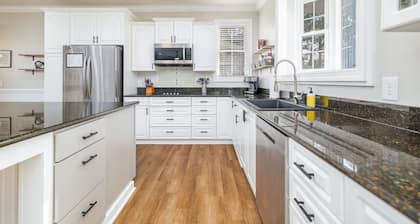 Simulator & Unbeatable Golf Experience On 2 Acres!