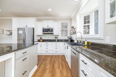 Simulator & Unbeatable Golf Experience On 2 Acres!