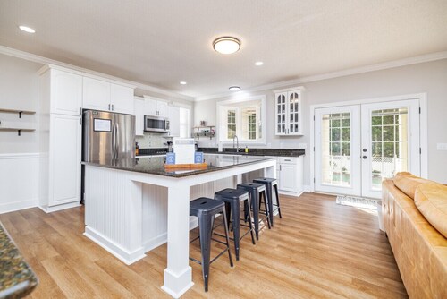 Simulator & Unbeatable Golf Experience On 2 Acres!