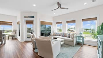 Smart TV, table tennis