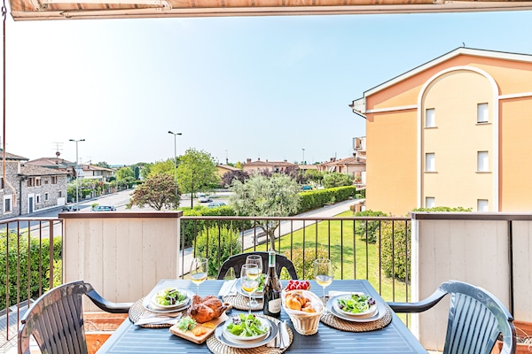 Apartment, Courtyard View | In-room dining