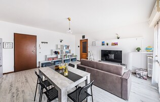 Apartment, Courtyard View | Living area | Flat-screen TV