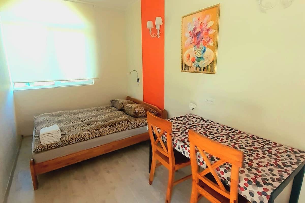 Cabin, Non Smoking, Courtyard View | 2 bedrooms, soundproofing