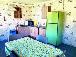 Family Cottage, Garden View | Private kitchen | Full-size fridge, microwave, stovetop, dishwasher - Hotel KVN (Ragaciems)