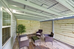 Terrace/patio - Indoor fireplace with patio and pool table (Beaumont)