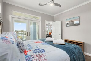 3 bedrooms, iron/ironing board, travel crib, free WiFi - Welcome to Bayfront Bliss! (Seabrook)