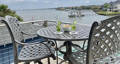Bayside Retreat! Bring your boat, private boat ramp at this fabulous bayfront home!