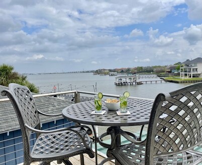 Bayside Retreat!  Bring your boat, private boat ramp at this fabulous bayfront home!