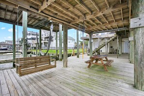 Outdoor dining - Bayside Retreat!  Bring your boat, private boat ramp at this fabulous bayfront home! (Kemah)
